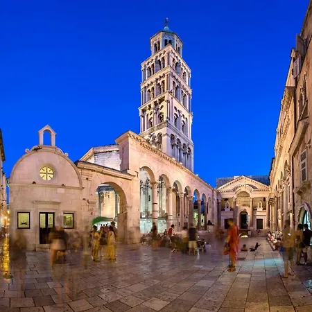 With Shared Garden 3 Min Walk To The 公寓