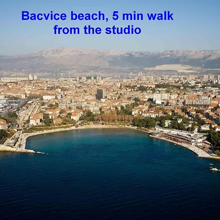 With Shared Garden 3 Min Walk To The 公寓 *