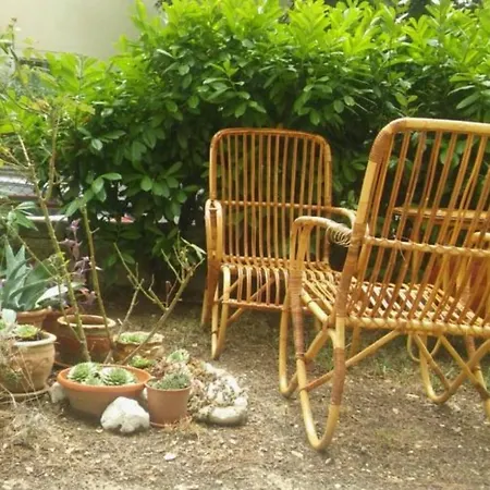 公寓 With Shared Garden 3 Min Walk To The *