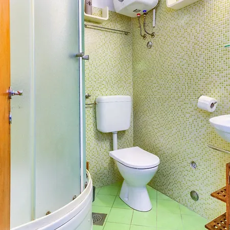 With Shared Garden 3 Min Walk To The Split