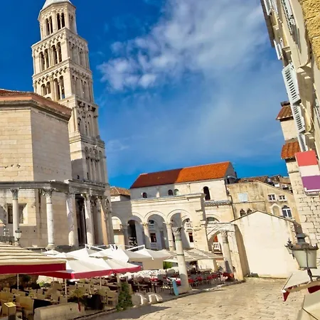 With Shared Garden 3 Min Walk To The Split