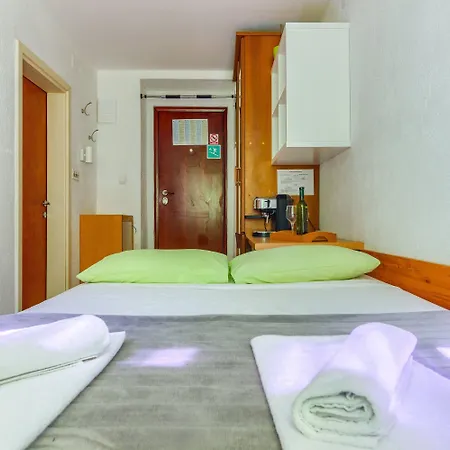 Appartement With Shared Garden 3 Min Walk To The