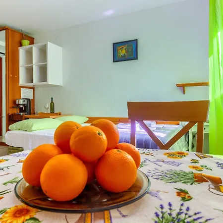 Lejlighed With Shared Garden 3 Min Walk To The