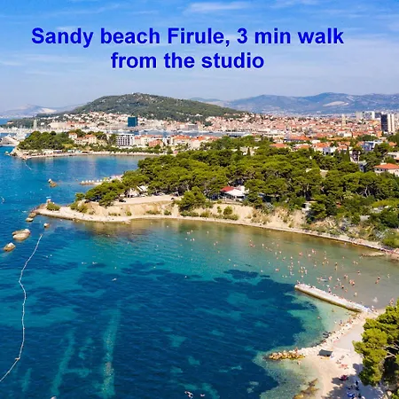 With Shared Garden 3 Min Walk To The Appartement *