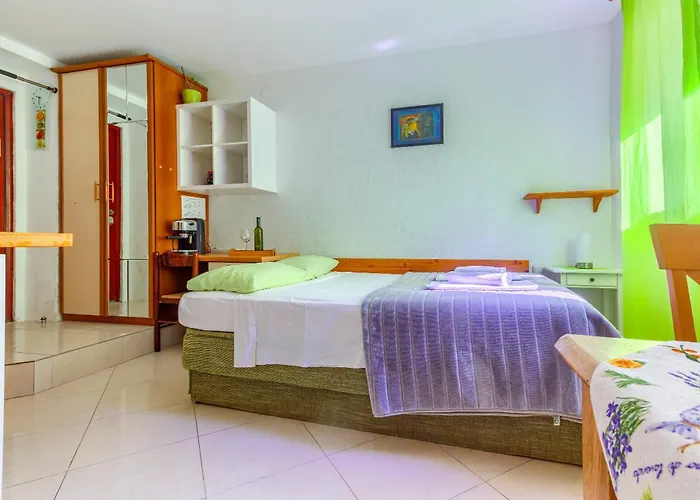 With Shared Garden 3 Min Walk To The * Split