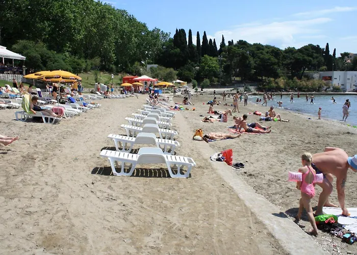 Apartment With Shared Garden 3 Min Walk To The