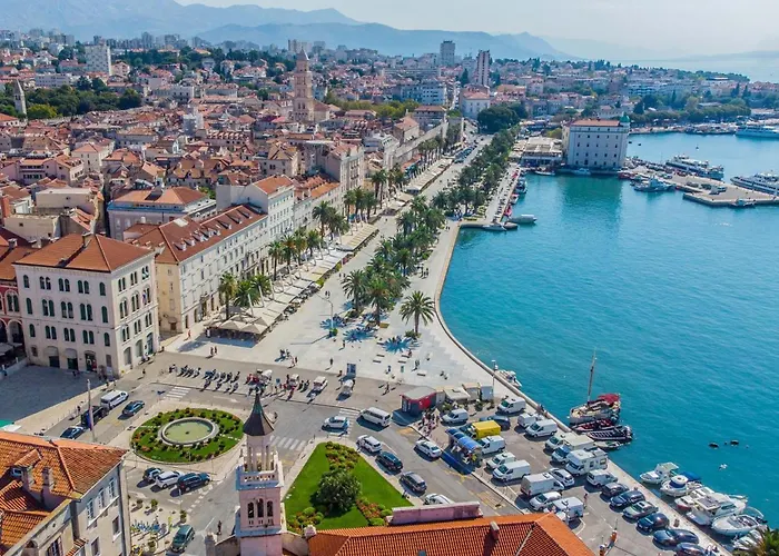 Apartment With Shared Garden 3 Min Walk To The