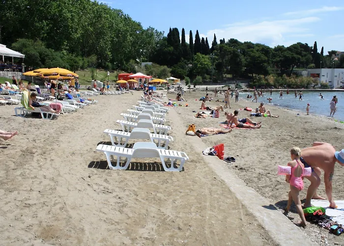 Apartment With Shared Garden 3 Min Walk To The