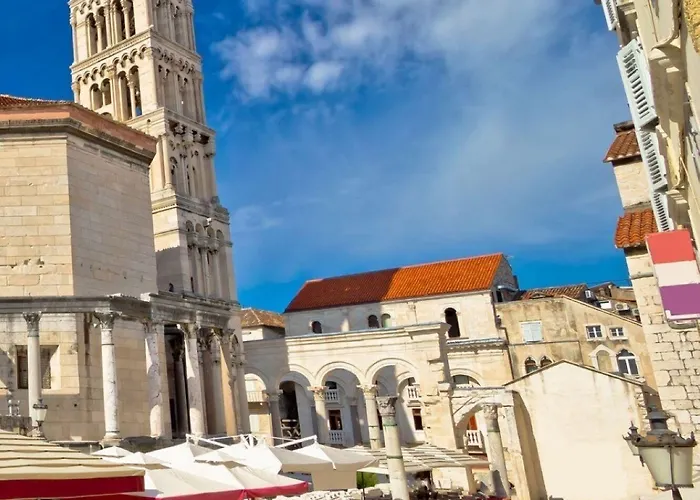 With Shared Garden 3 Min Walk To The Split