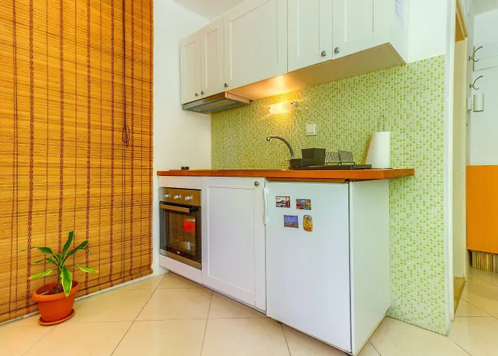 Apartment With Shared Garden 3 Min Walk To The