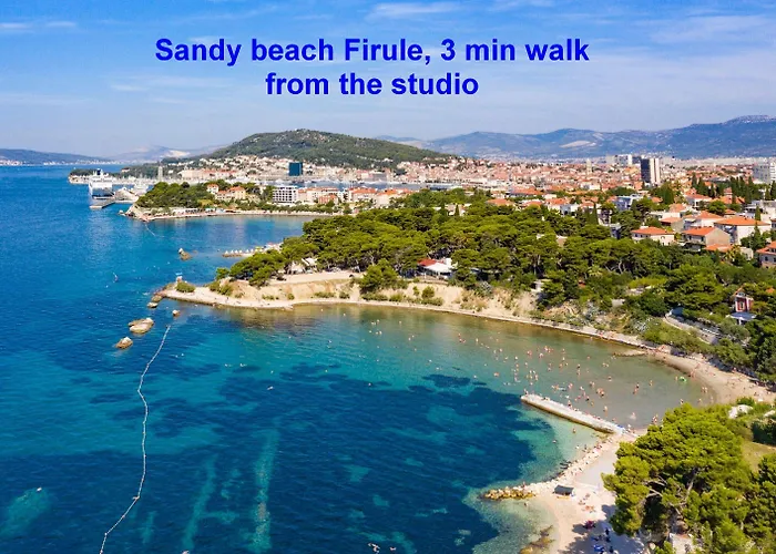 With Shared Garden 3 Min Walk To The Apartment *