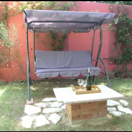 With Shared Garden 3 Min Walk To The