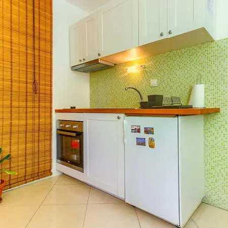 Апартаменты With Shared Garden 3 Min Walk To The Сплит