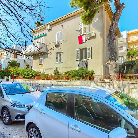 With Shared Garden 3 Min Walk To The Apartman