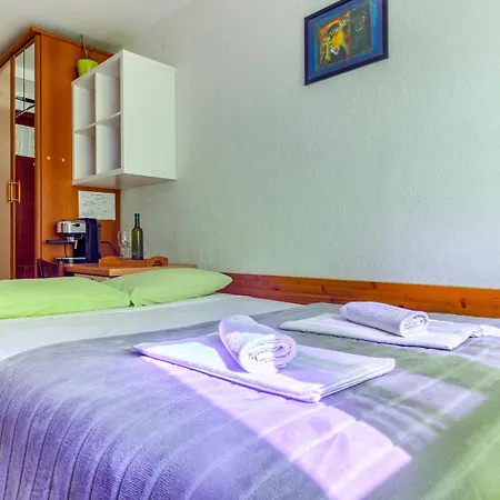 Apartman With Shared Garden 3 Min Walk To The *
